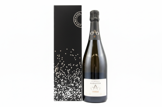 Augustin Terre Champagne con sfondo bianco